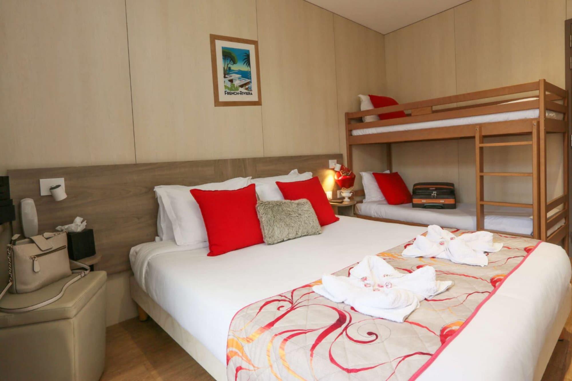 Brit Hotel Confort Le Revest Sainte-Maxime Exterior photo