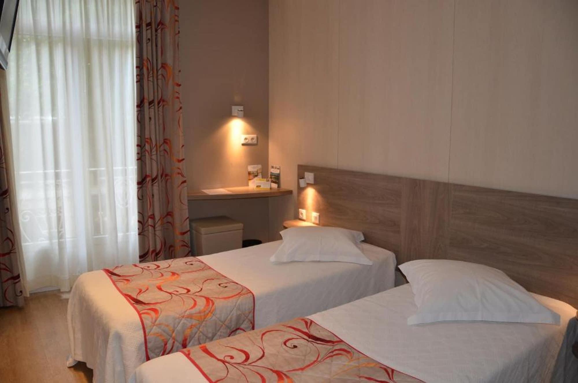 Brit Hotel Confort Le Revest Sainte-Maxime Exterior photo