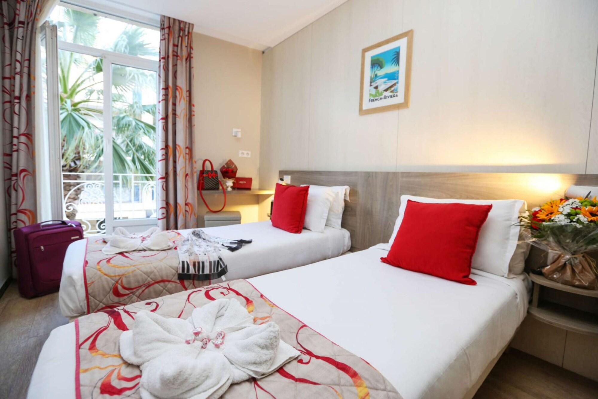 Brit Hotel Confort Le Revest Sainte-Maxime Exterior photo
