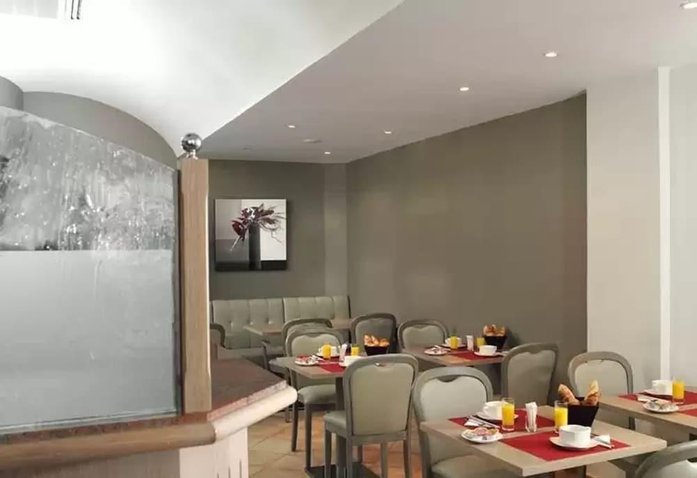Brit Hotel Confort Le Revest Sainte-Maxime Exterior photo