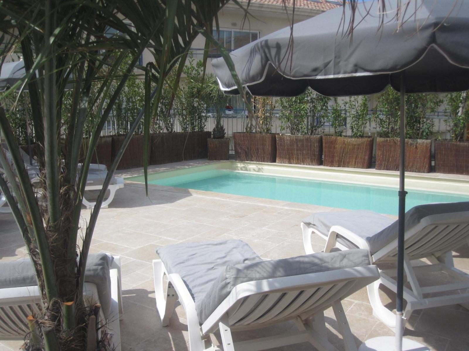 Brit Hotel Confort Le Revest Sainte-Maxime Exterior photo