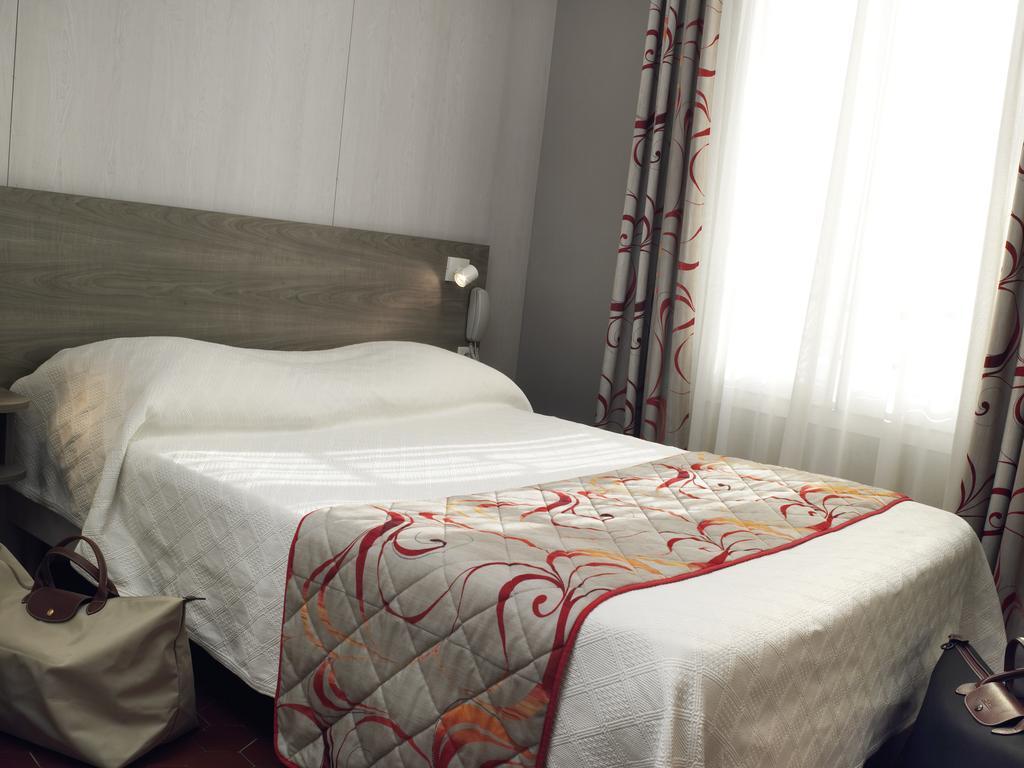 Brit Hotel Confort Le Revest Sainte-Maxime Exterior photo