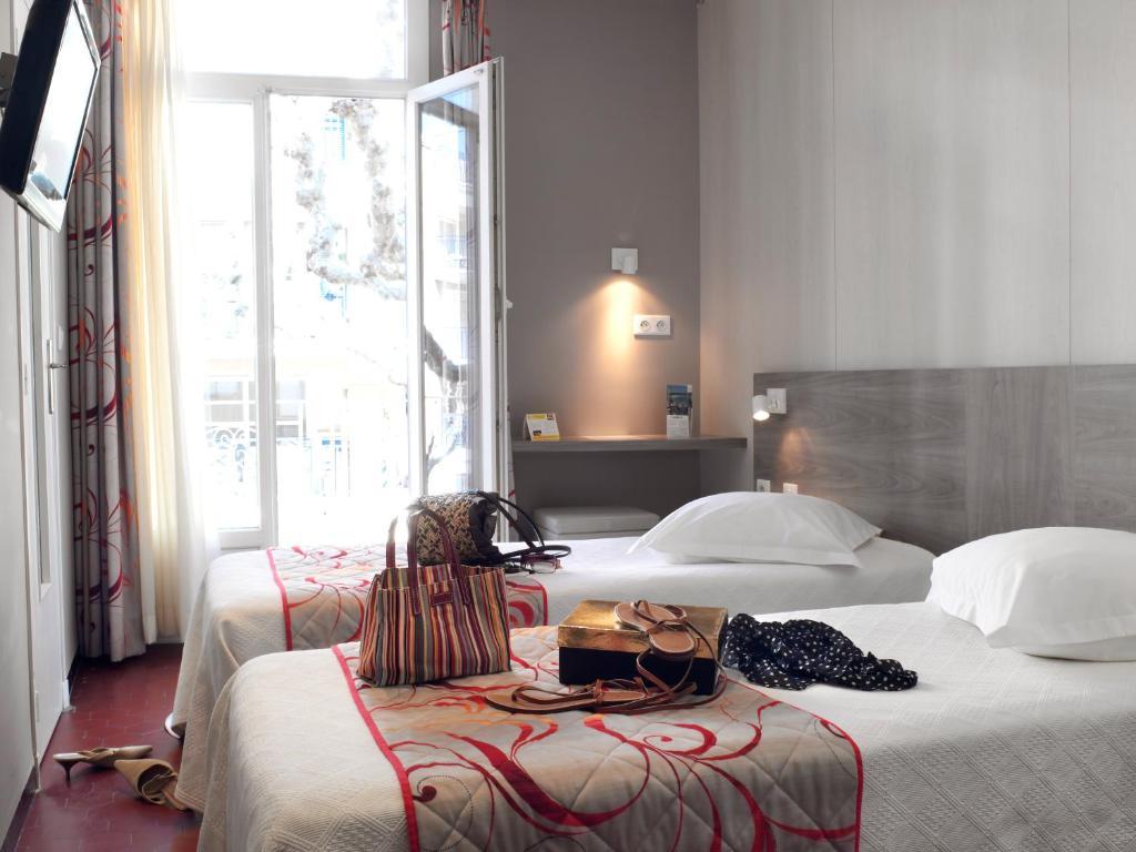 Brit Hotel Confort Le Revest Sainte-Maxime Room photo