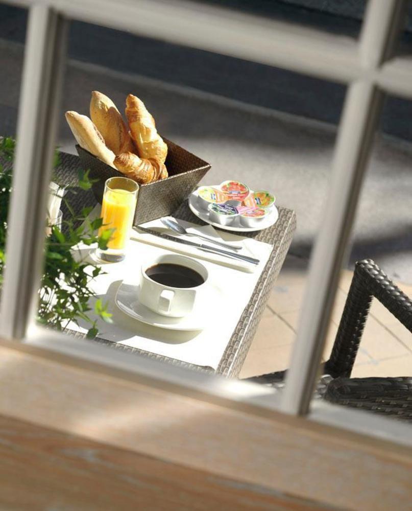 Brit Hotel Confort Le Revest Sainte-Maxime Exterior photo